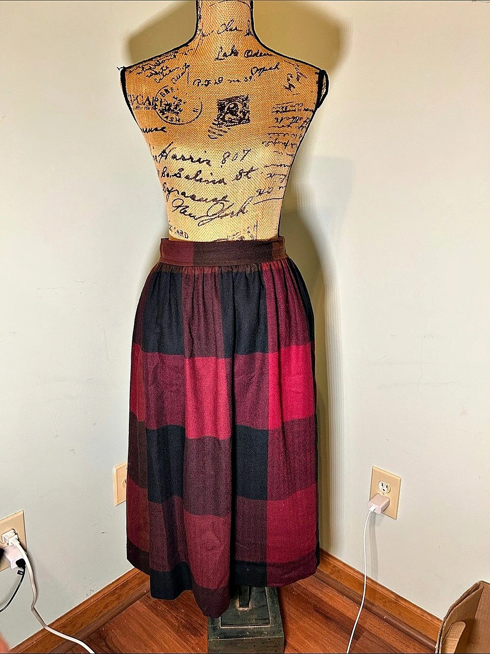 VTG 100% Pure Wool Union Made Evan-Picone Plaid A-Line Skirt Red Black Plaid